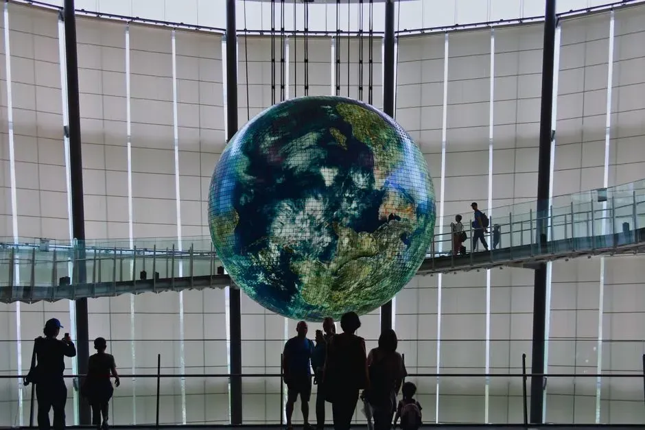 #5 - The Sponsored “Climate Experience” With Cherry-Picked Data (Image Credits: Pexels)
