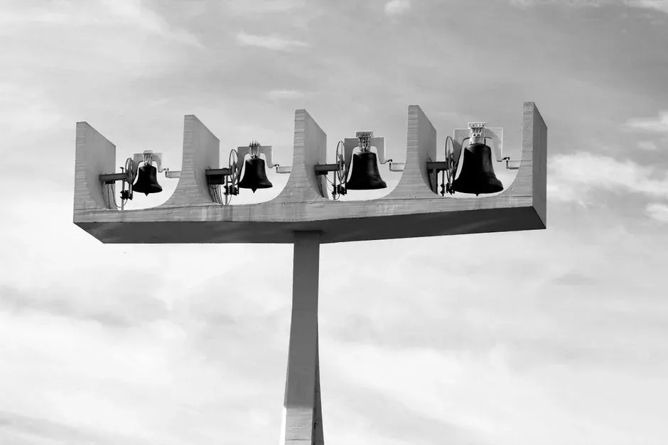 2. Bell Test Experiments: Proving Nature Really Is Nonlocal (Image Credits: Pexels)