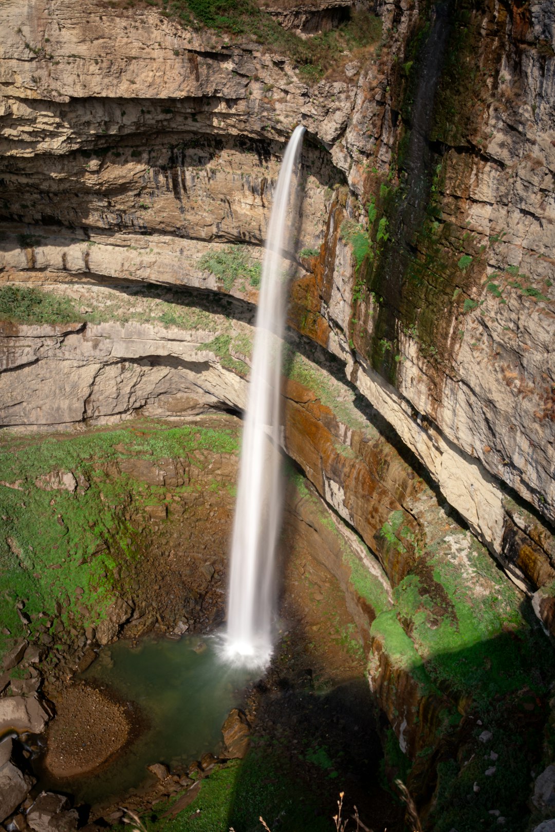 St. Louis Canyon Falls, Starved Rock, Illinois - Community and Risk (Image Credits: Unsplash)