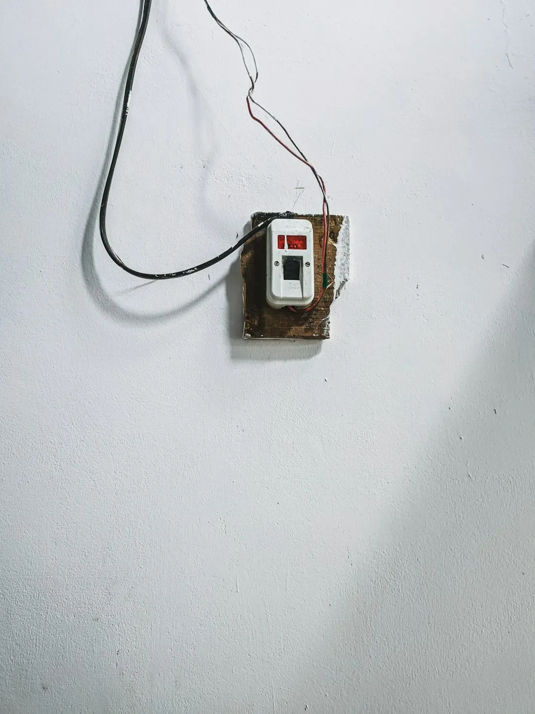 Installing Smart Switches Without Neutral Wires (Image Credits: Unsplash)
