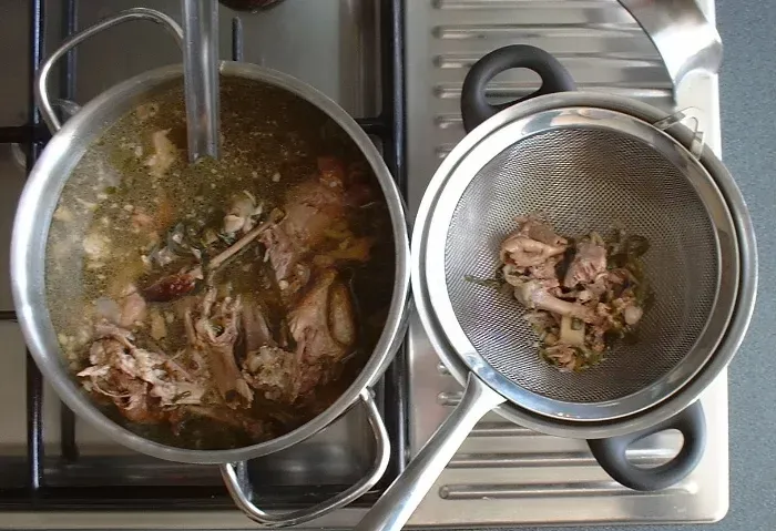 Bone Broth Versus Regular Stock: What's The Real Difference (Ducksoup Before, CC BY-SA 2.0)