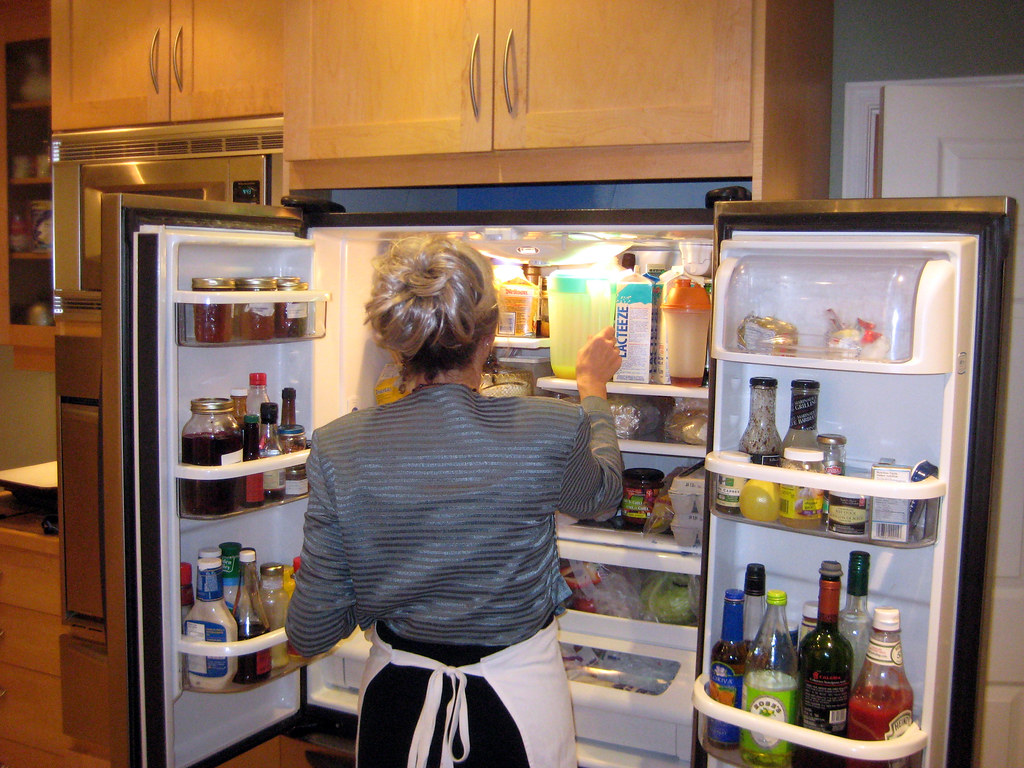 Space Out Food in Your Fridge (image credits: flickr)