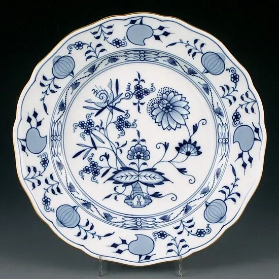 4. Meissen Blue Onion: The Iconic Pattern That Never Gets Old (By Kaolin, Public domain)
