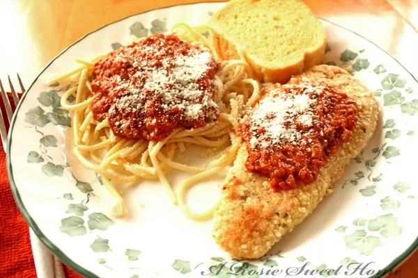 Chicken Parmesan (Image Credits: Flickr)