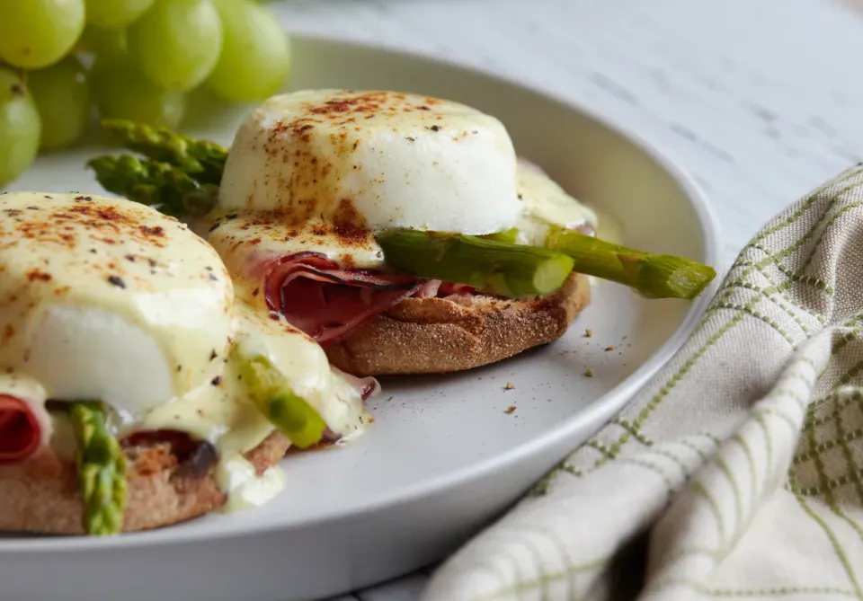 6. Eggs Benedict - A Brunch Classic With a Hidden Danger (Image Credits: Stocksnap)