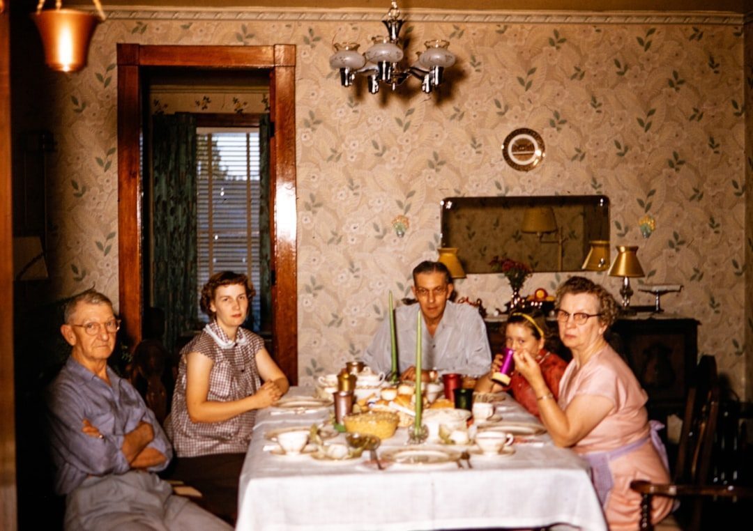 The Evolution of Family Dinner Culture (Image Credits: Unsplash)