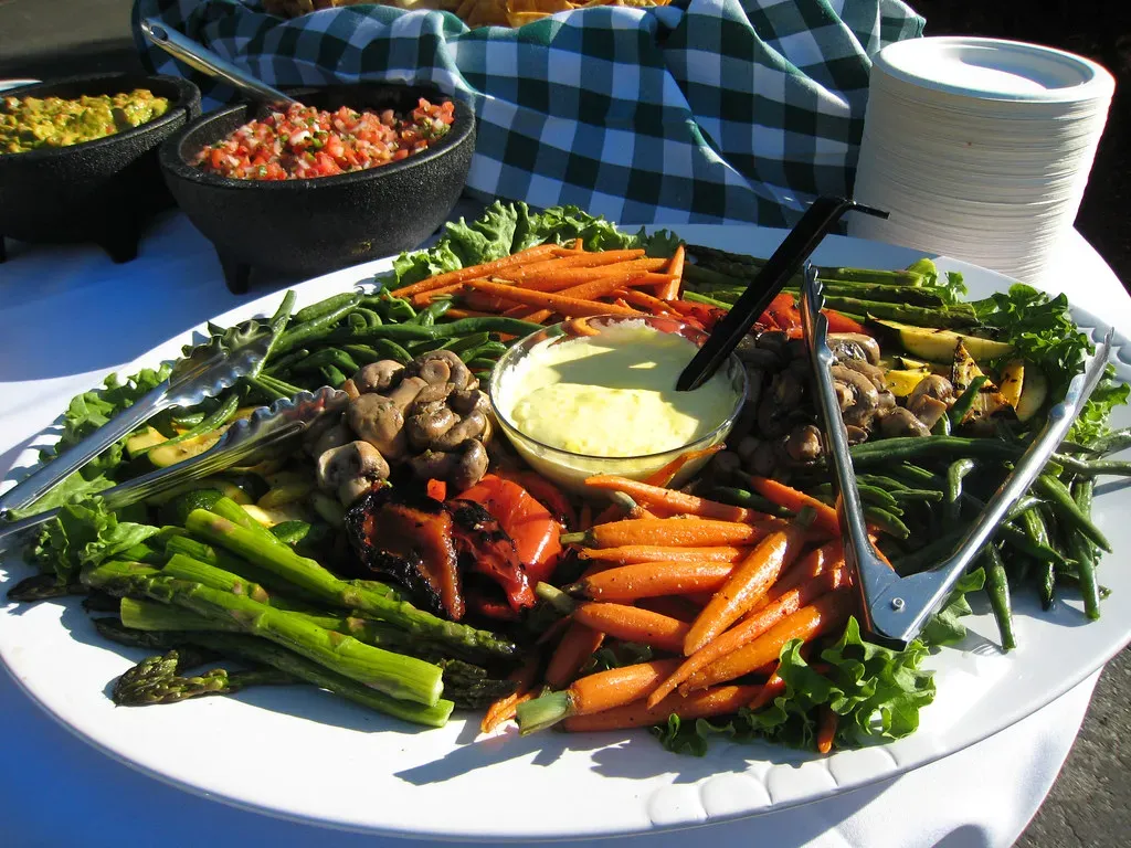 Smart Snack #3: Veggies and Hummus (Neeta Lind, Flickr, CC BY 2.0)