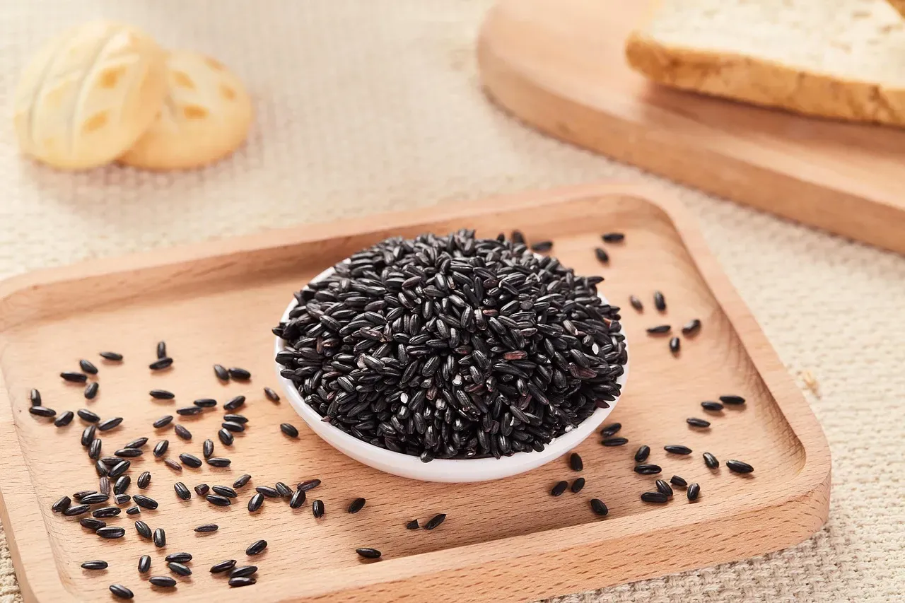 5. Black Rice: The Forgotten Grain That's Bursting With Antioxidants (Image Credits: Pixabay)