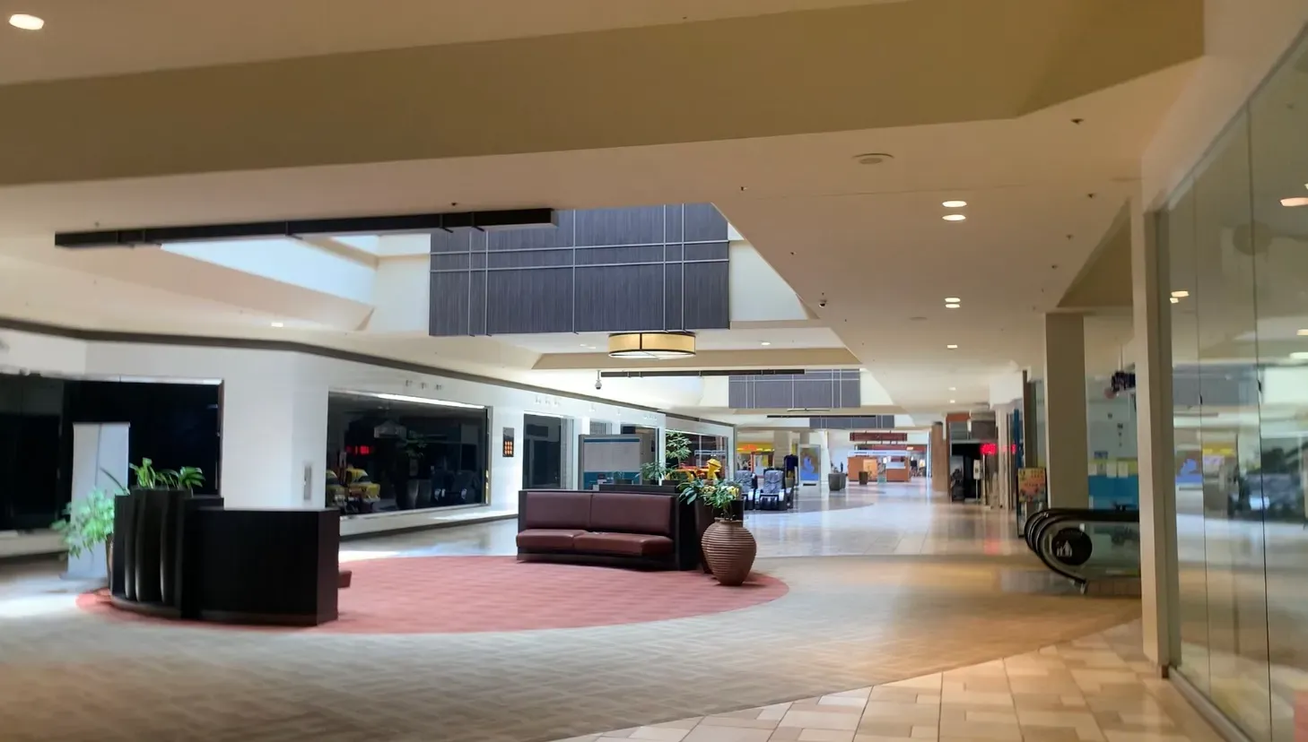 The Bigger Picture: Why Are So Many '80s Mall Brands Disappearing? (Image Credits: Wikimedia)