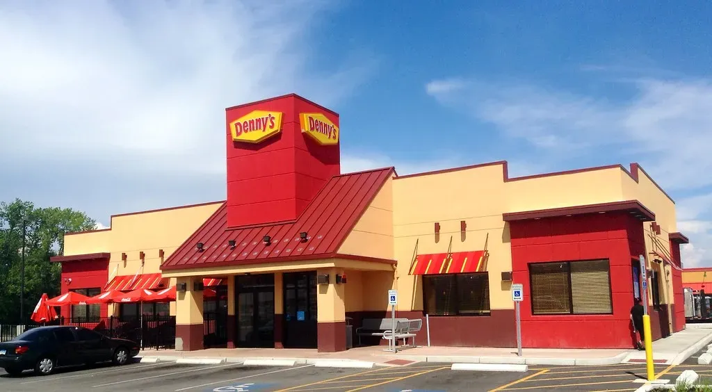 5. Denny's - The All-Night Diner Running Out of Steam (JeepersMedia, Flickr, CC BY 2.0)
