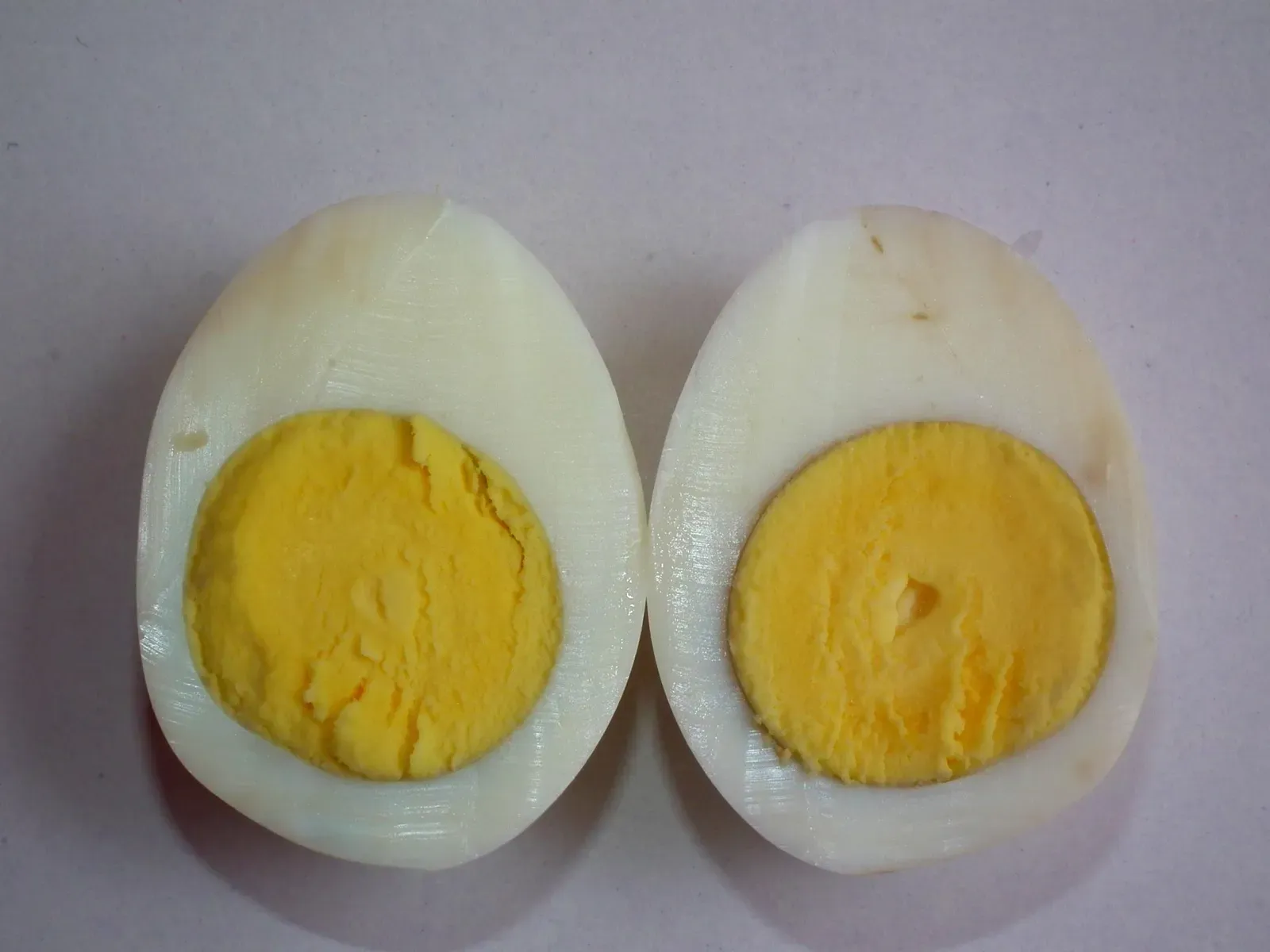 2. Hard-Boiled Eggs (Flickr: Boiled Egg - Crossection, CC BY-SA 2.0)