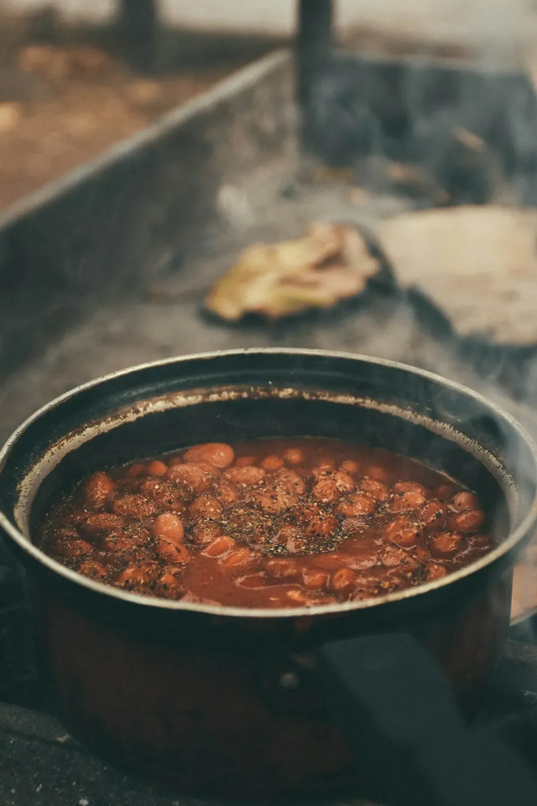 Slow cooker or pressure cooker chili (Image Credits: Unsplash)