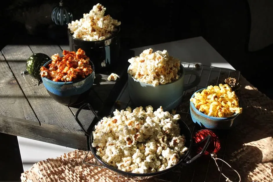 Popcorn with homemade seasonings (Image Credits: Pexels)