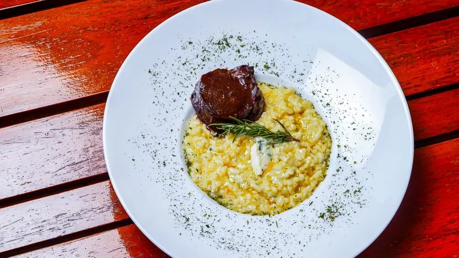Creamy Risotto alla Milanese (Image Credits: Pexels)