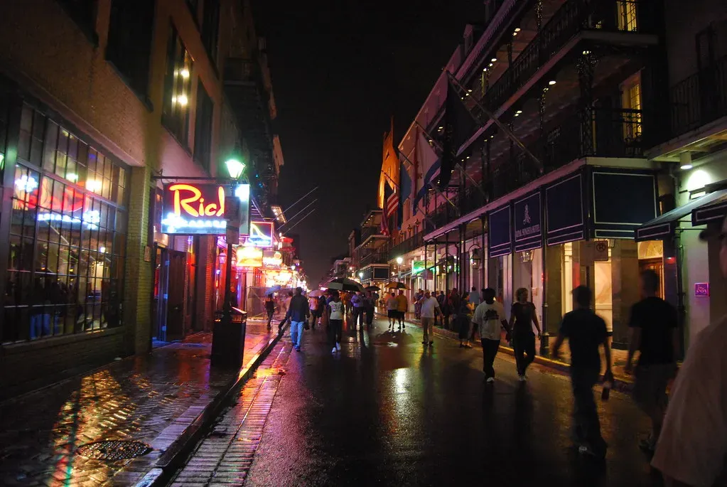 7. Bourbon Street Restaurants, New Orleans - Great Vibe, Terrible Value (Ken Lund, Flickr, CC BY-SA 2.0)