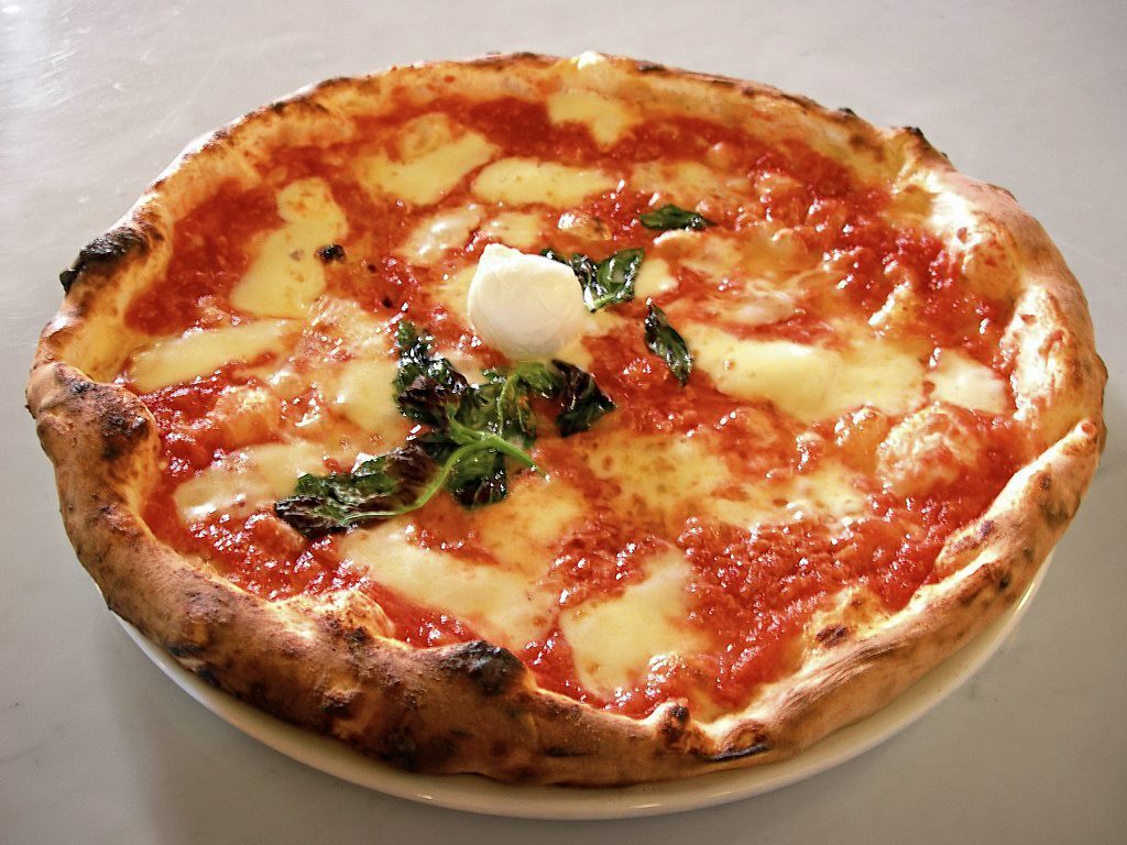 Premium Frozen Pizza That Challenges Homemade (Image Credits: Wikimedia)