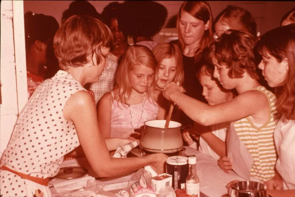 Fondue: The Communal Pot of Melted Magic (Image Credits: Flickr)