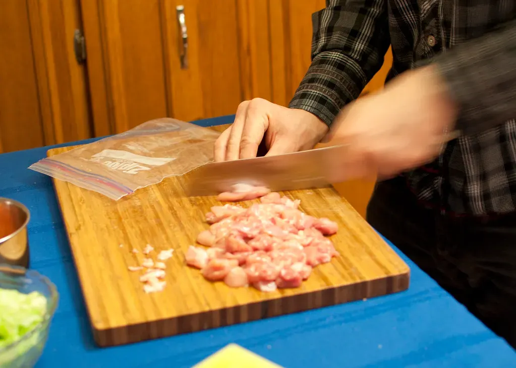 3. Using One Cutting Board for Everything (Image Credits: Flickr)