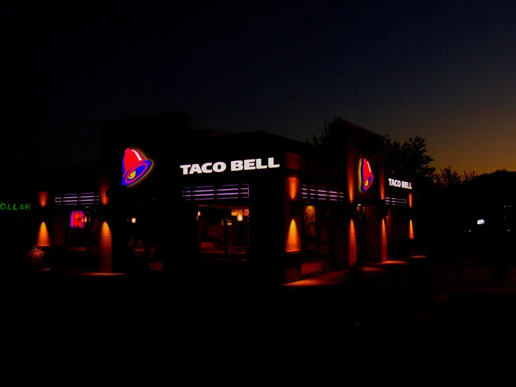 9. The Closing Time Is Flexible - and Not in Your Favor (jjbers, Flickr, CC BY 2.0)