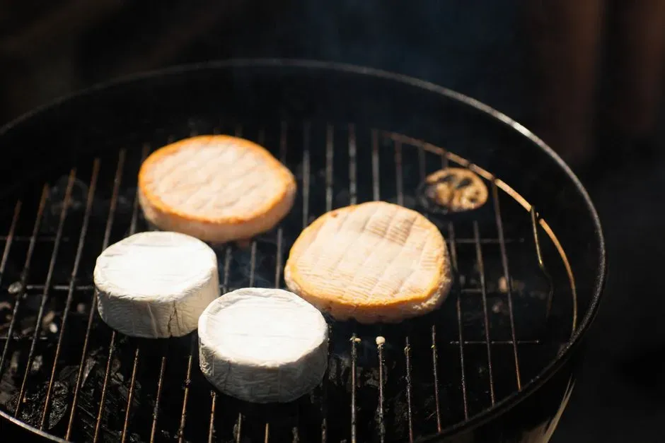 Grilled cheese and tomato soup (Image Credits: Pexels)