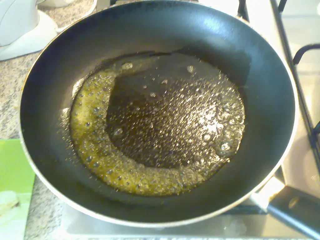 3. Skipping the Pan Preheat (Image Credits: Flickr)