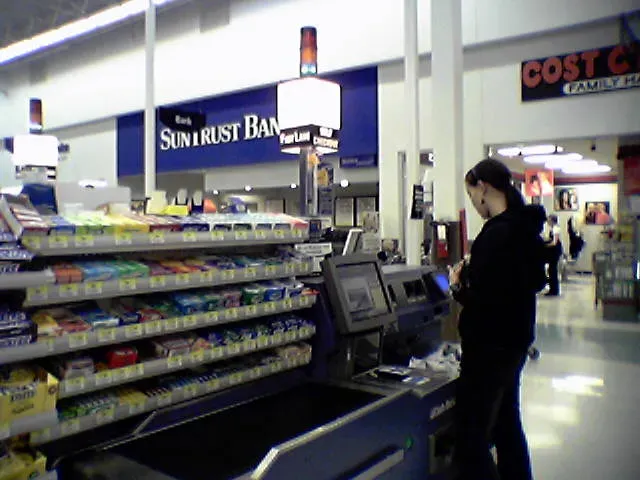 Stores Are Pulling the Plug on Self-Checkout in Select Locations (Image Credits: Wikimedia)