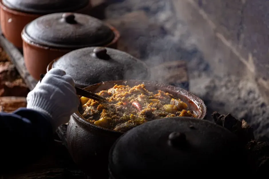 Cultural traditions built around slow cooking (Image Credits: Pexels)