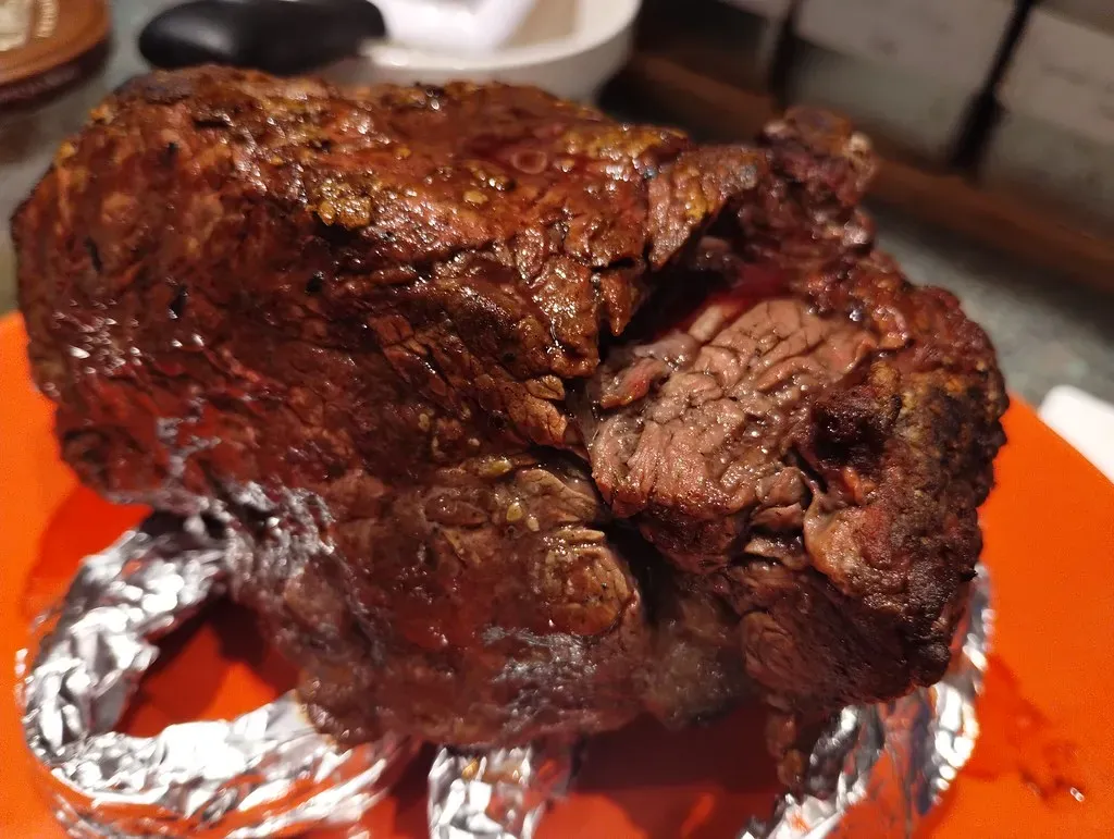 2. Not Resting Your Meat After Cooking (Image Credits: Flickr)