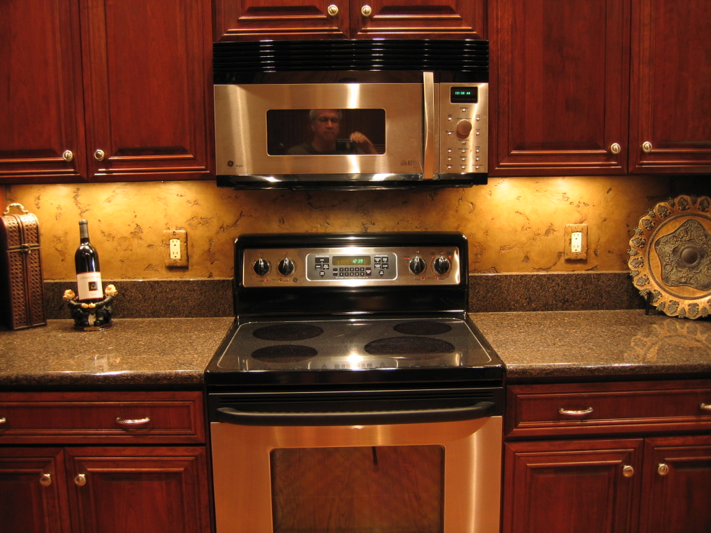 Create Dramatic Backsplashes with Character (image credits: flickr)