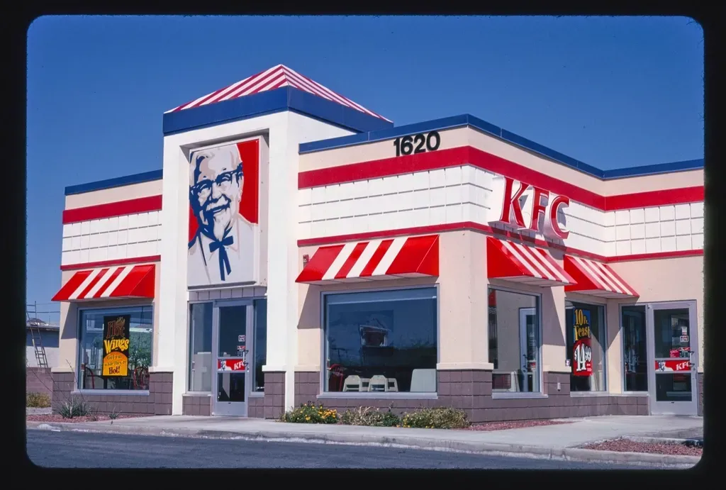 3. KFC: The Colonel Is Losing the Chicken Wars (Image Credits: Rawpixel)