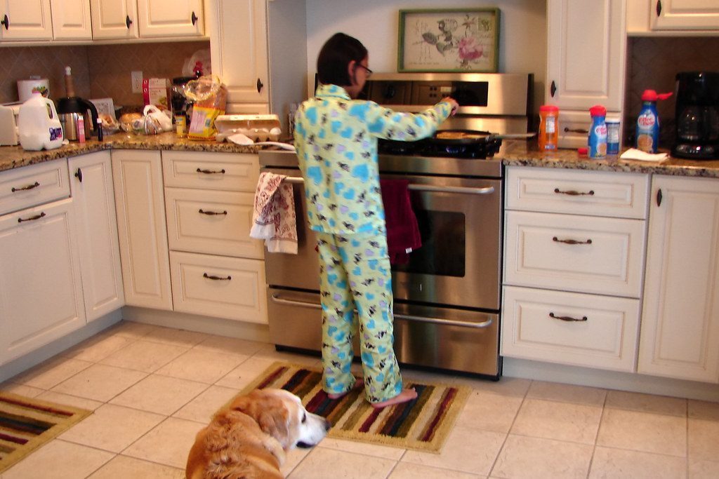 Early Morning Prep That Starts Before Dawn (Image Credits: Flickr)