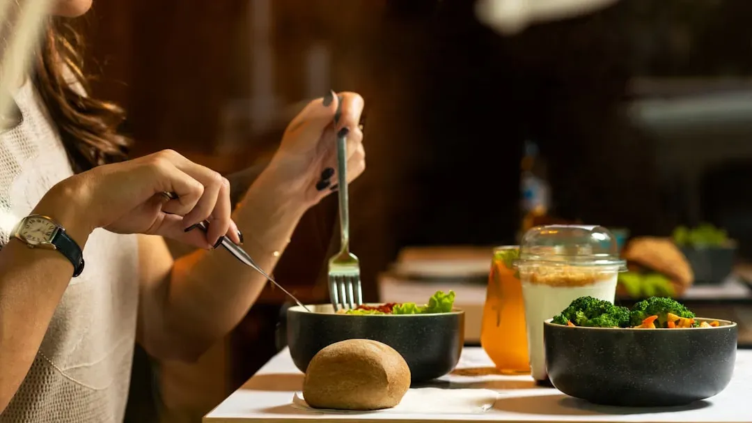 Final thoughts on building a lunch routine (Image Credits: Unsplash)