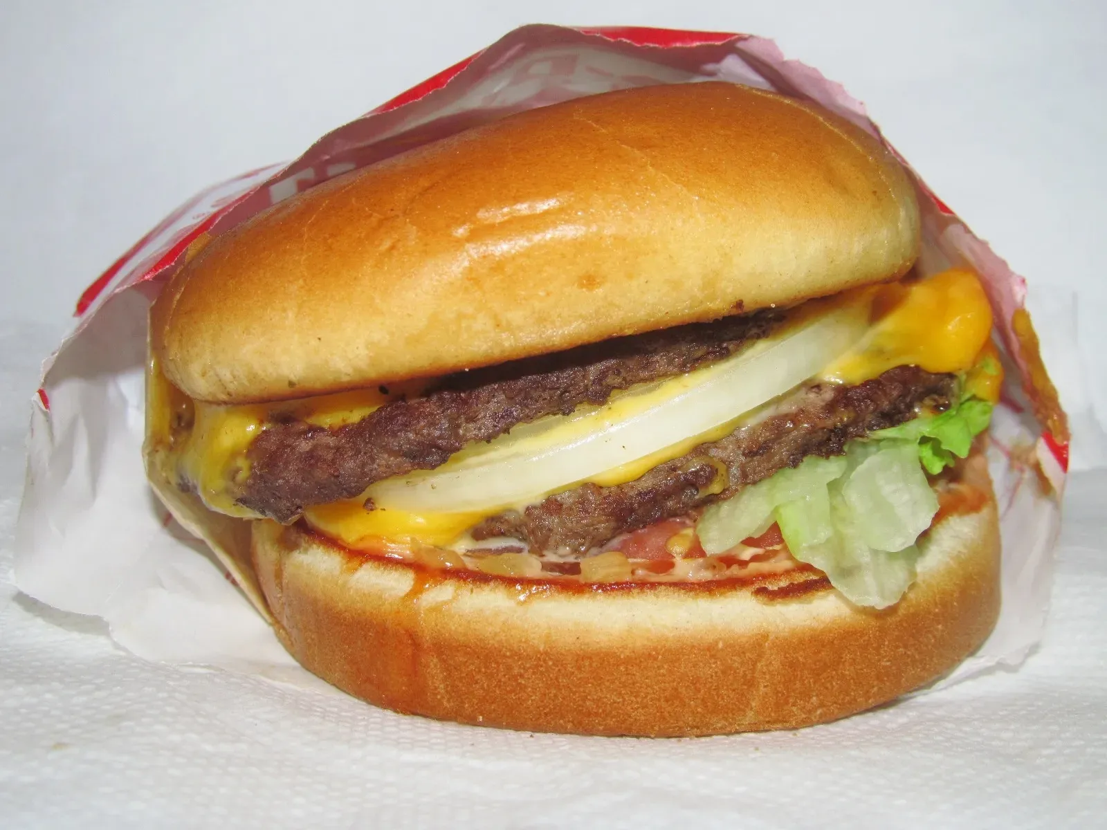 #2 - In-N-Out Double-Double: The West Coast Legend That Earns Its Hype (In-N-Out Double Double, CC BY-SA 2.0)