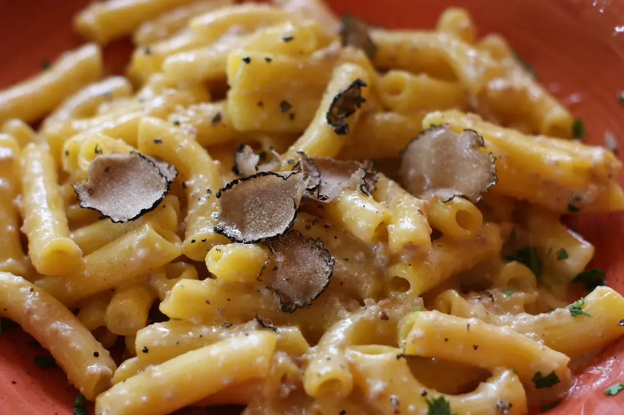 1. Truffle Oil Pasta: The Great Aromatic Scam (Image Credits: Pixabay)