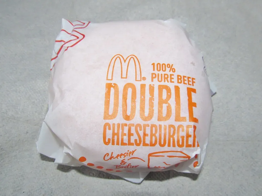 #5 - McDonald's Double Cheeseburger: The Reliable Middle Child (Pest15, Flickr, CC BY-SA 2.0)