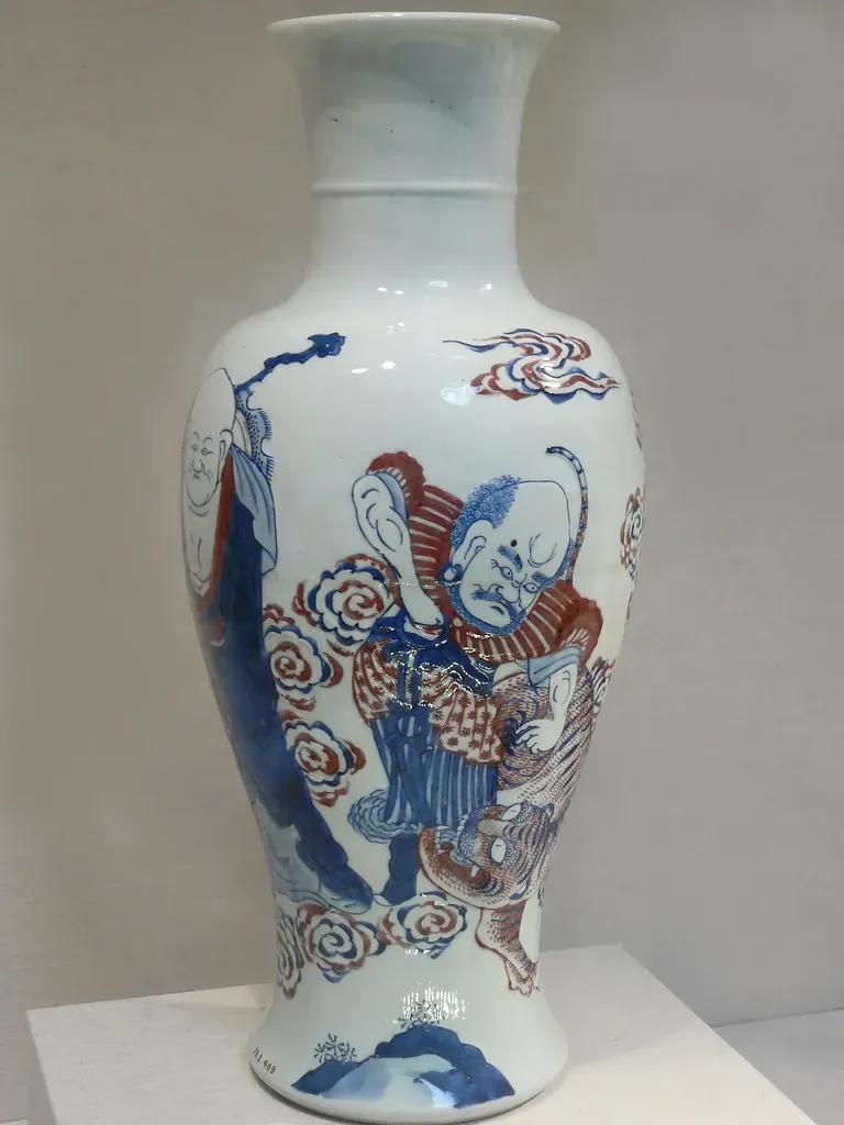 6. Qing Dynasty Imperial Porcelain: The Million-Dollar Standard (mharrsch, Flickr, CC BY 2.0)