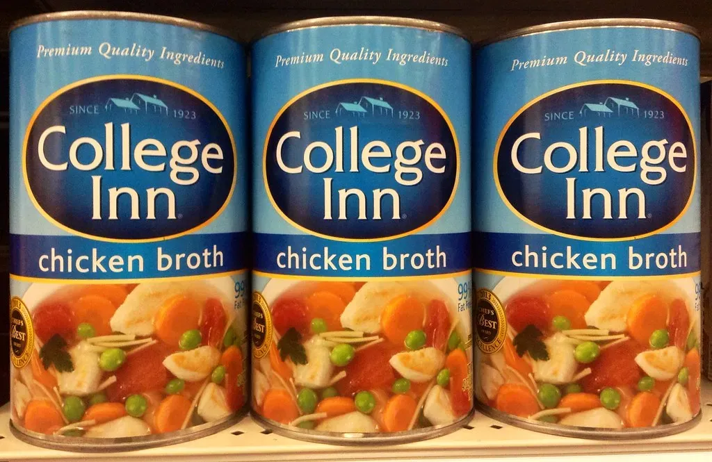 Canned or Jarred Low-Sodium Broth: Flavor Base Essential (Image Credits: Flickr)