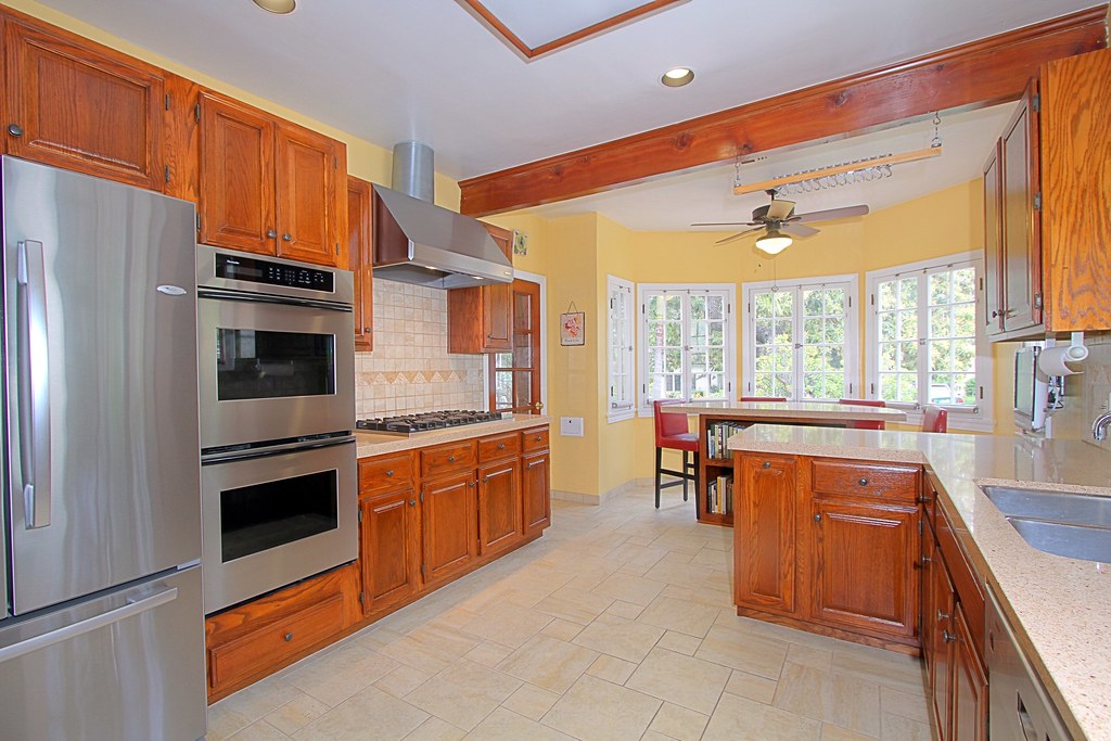 Style Your Countertops Like a Pro (image credits: flickr)