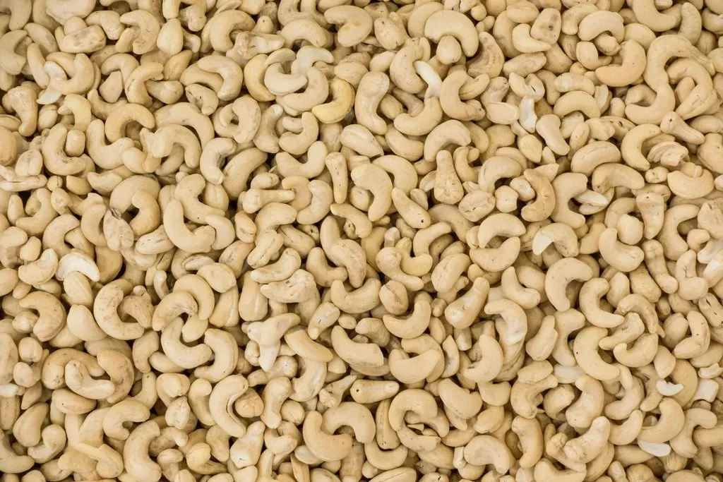 #4 - Cashews: Creamy, Convenient, but Nutritionally Complex (Image Credits: Rawpixel)