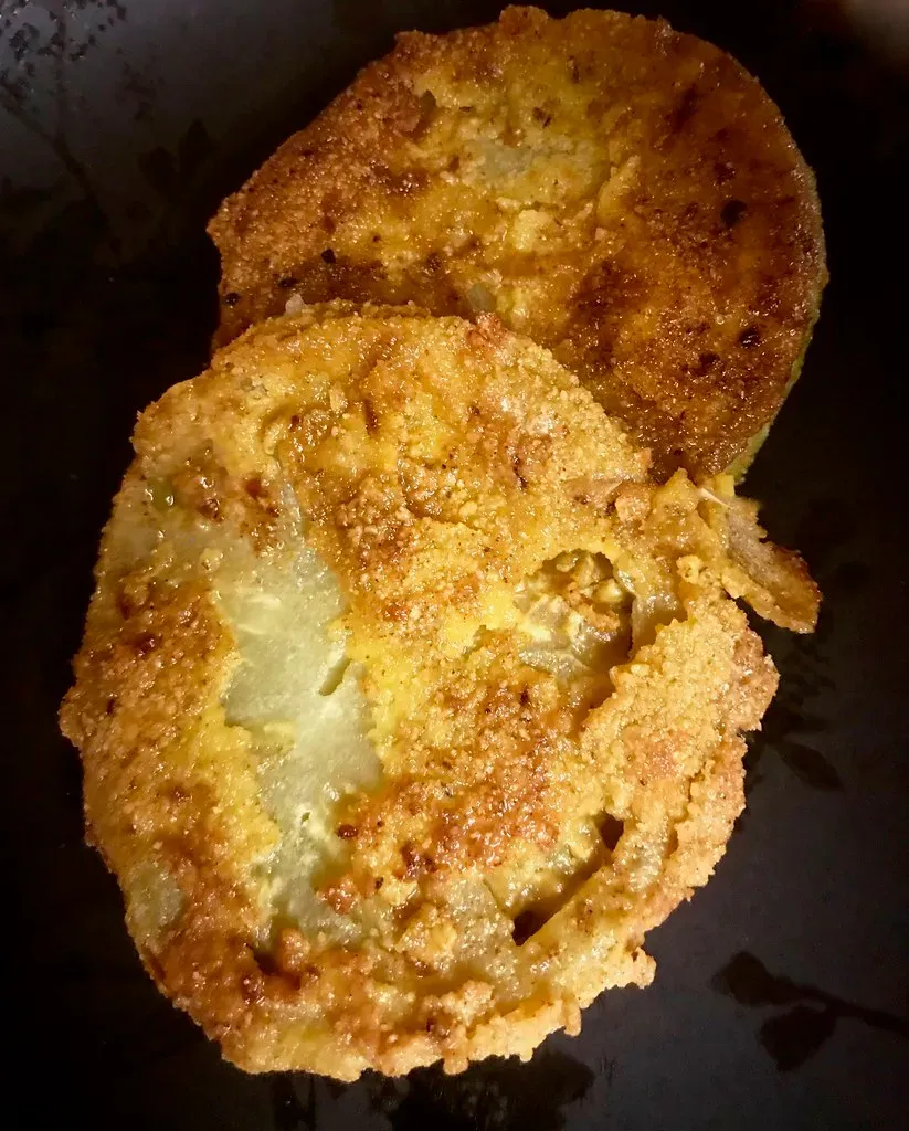 5. Fried Green Tomatoes - Cooking With Tomatoes Before They're Ready (Chic Bee, Flickr, CC BY 2.0)