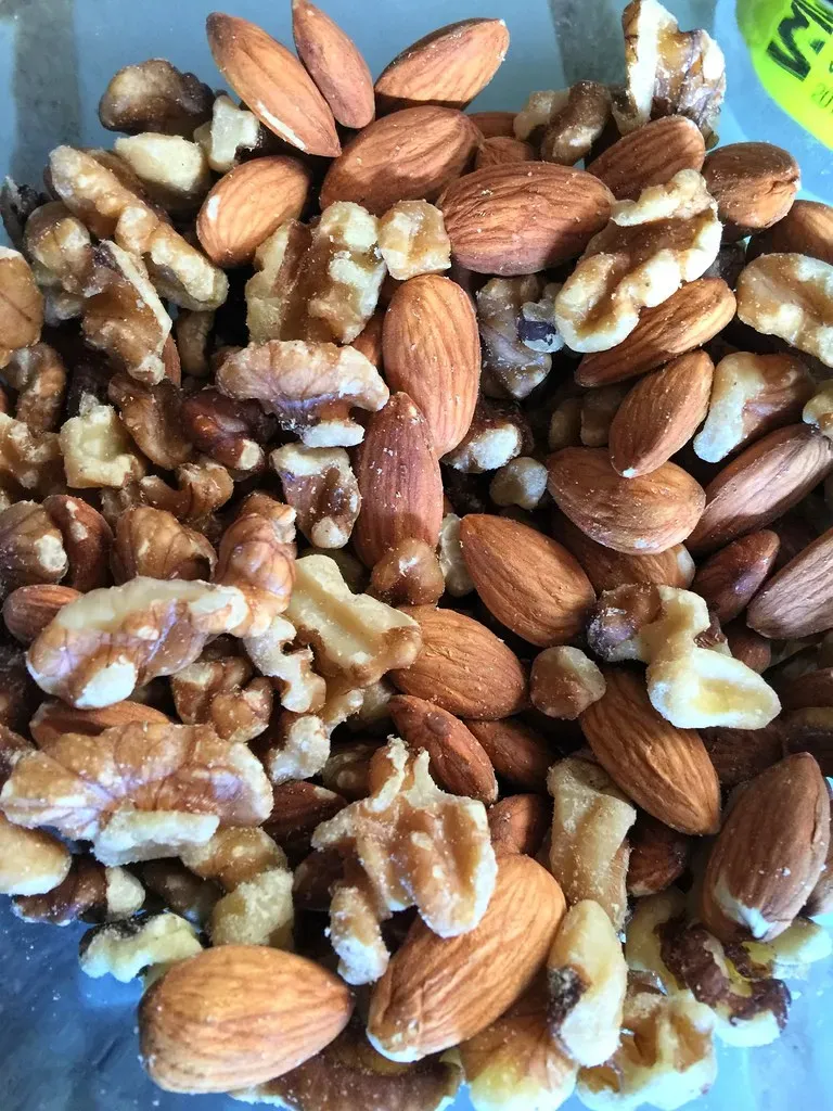 5. Mixed Nuts (Unsalted, Portioned) (Chic Bee, Flickr, CC BY 2.0)