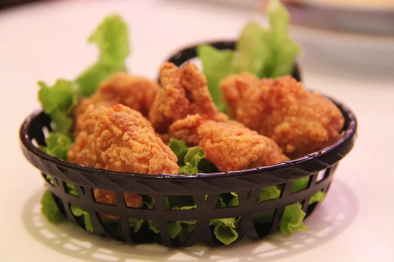#5: Fried Chicken - The Crispy Combination That Keeps You Coming Back (Image Credits: Pixabay)