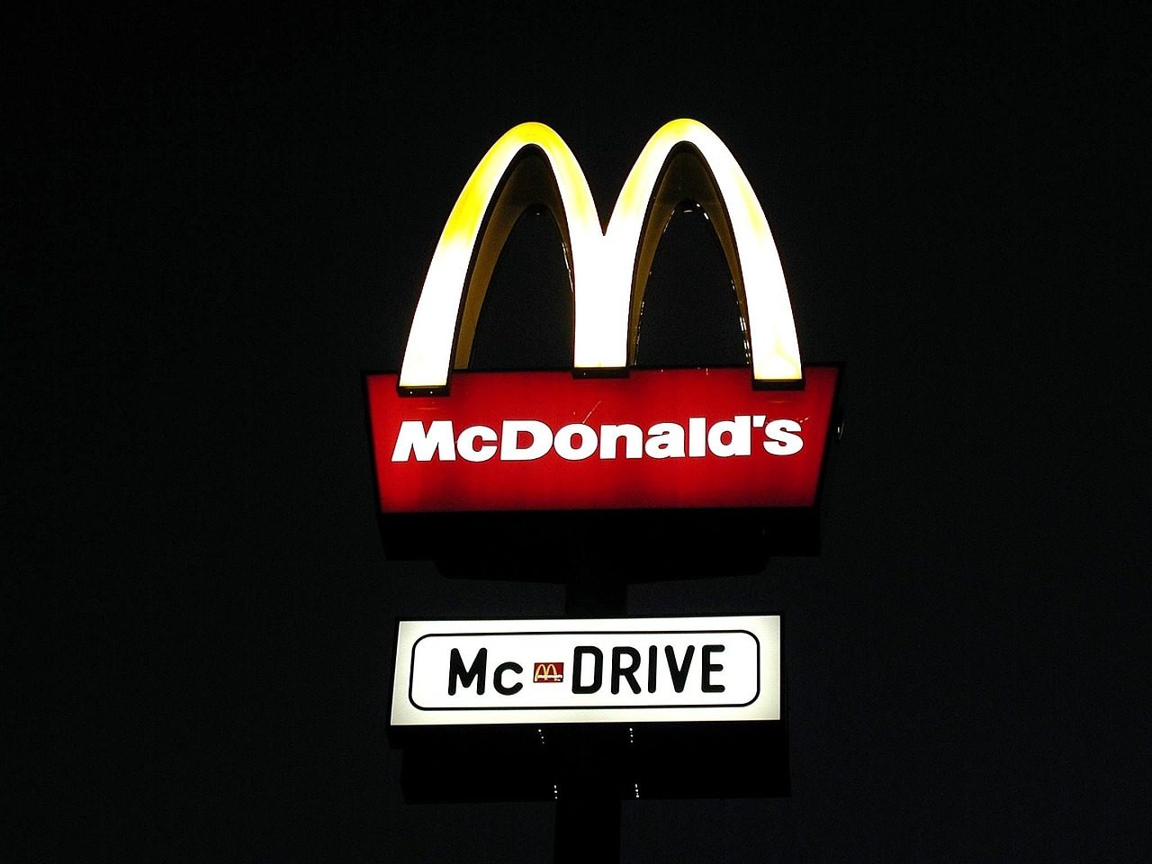 Drive-Through Workers Hear Everything (Image Credits: Pixabay)