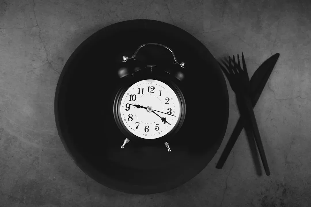 1. Intermittent Fasting: A Short-Term Win With Long-Term Question Marks (Image Credits: Unsplash)