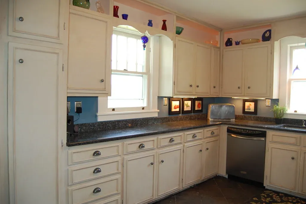 6. Lighting: The Overlooked Danger in Every Kitchen (Image Credits: Flickr)