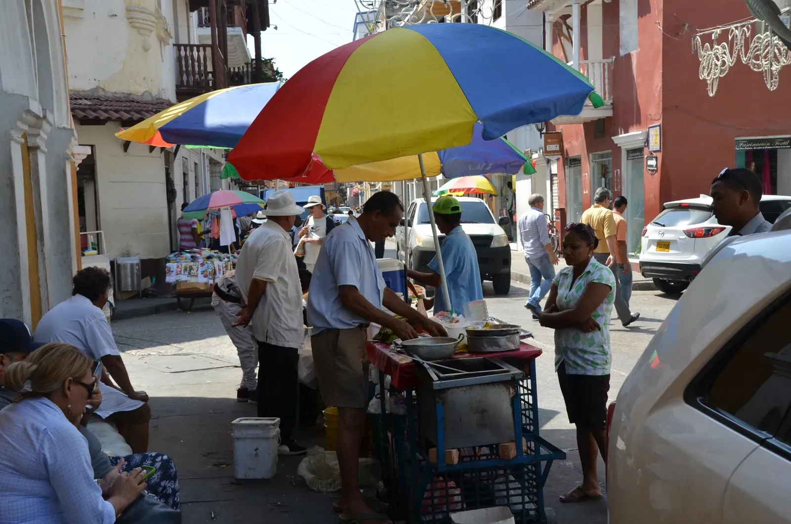 Cartagena's Plaza Food Vendors (Image Credits: Wikimedia)