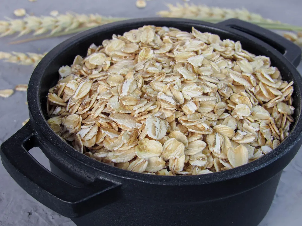 3. Oats: The Breakfast (and More) That Feeds a Crowd (Image Credits: Pixabay)
