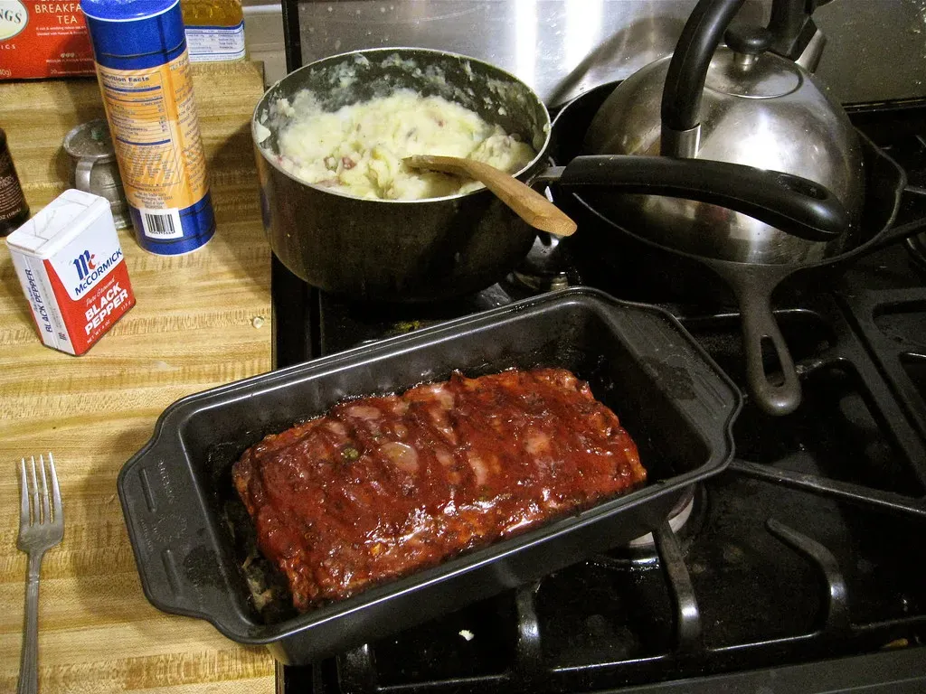 3. Meatloaf With a Ketchup Glaze That Divided Families (Image Credits: Flickr)