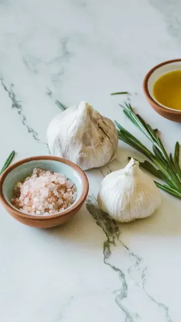 Herb and garlic olive oil marinade (Image Credits: Pexels)