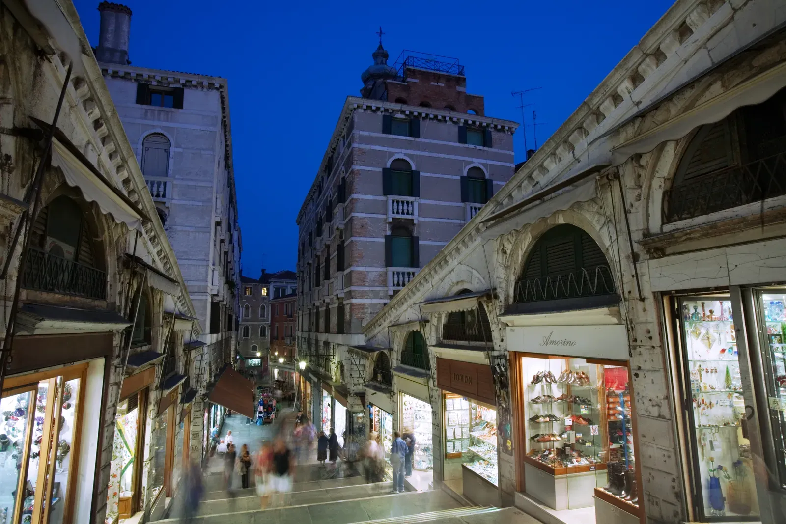 3. Venice, Italy - Souvenir Shops Where Trattorias Used to Be (Image Credits: Wikimedia)